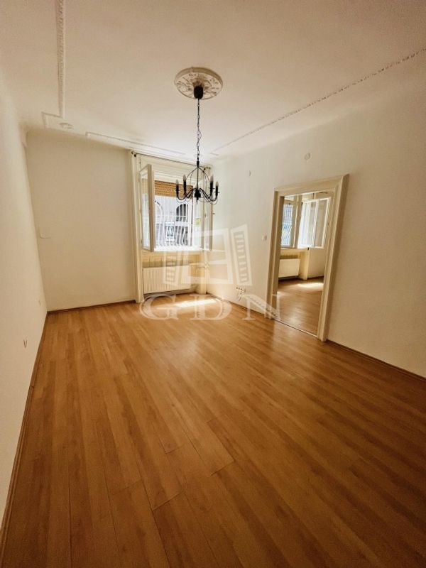 Kiadó Budapest VI. kerület Lakás (téglaépítésű)
