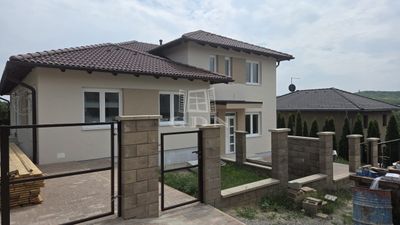 Mogyoród Ikerház - 137.500.000 Ft