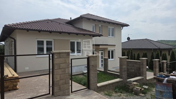 Eladó Mogyoród Ikerház