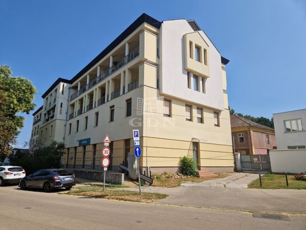 For rent Székesfehérvár Office