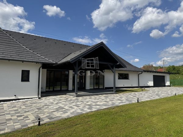 Vânzare Mór Casa Familiala