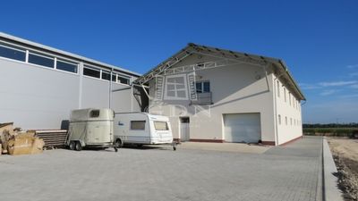 Seregélyes Raktár - 525.716 Ft