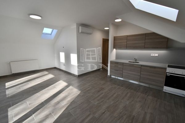 Kiadó Székesfehérvár Lakás (téglaépítésű)