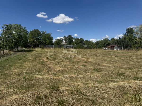 Eladó Úrhida Telek