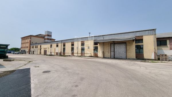 Сдается в аренду Székesfehérvár Промышленная территория