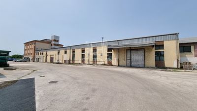 Székesfehérvár Склад - 1.080 HUF