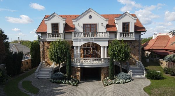 出卖 Székesfehérvár 家庭别墅