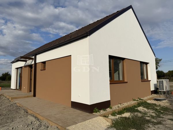 出卖 Székesfehérvár 家庭别墅