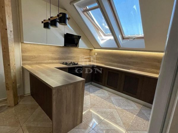 Eladó Székesfehérvár Lakás (téglaépítésű)