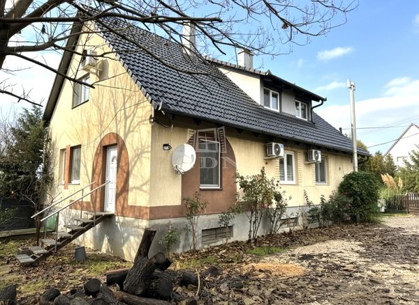 Eladó Magyaralmás Családi ház