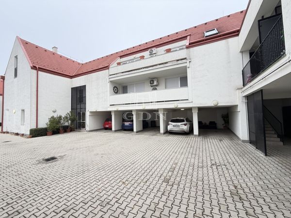 Eladó Székesfehérvár Lakás (téglaépítésű)