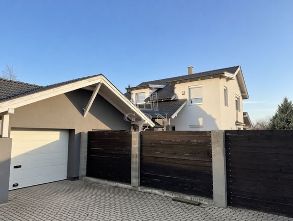 Eladó Sárbogárd Családi ház