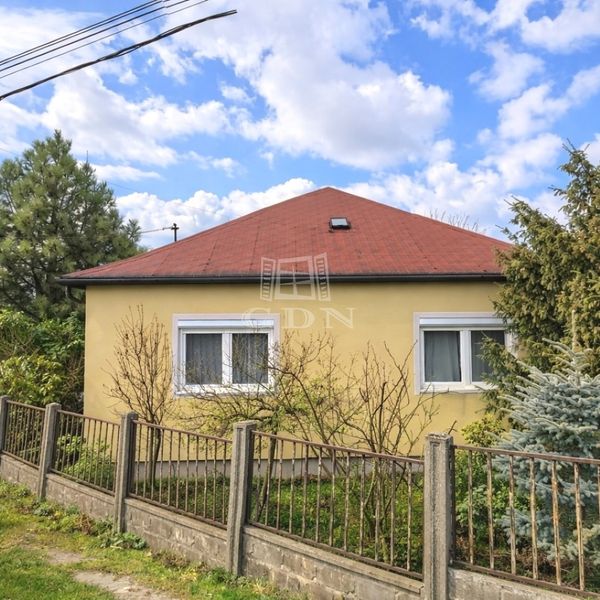 Eladó Magyaralmás Családi ház