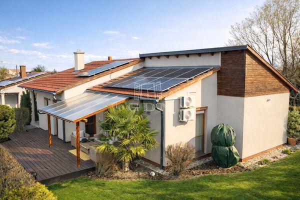 Eladó Úrhida Családi ház