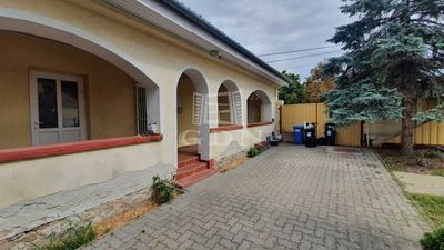 Székesfehérvár Üzlethelyiség - 500.000 Ft