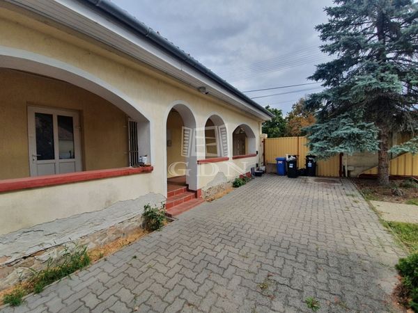 Kiadó Székesfehérvár Üzlethelyiség