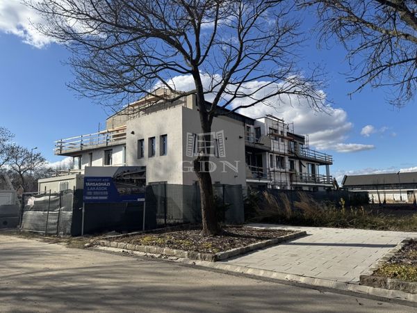 Eladó Gárdony Üzlethelyiség