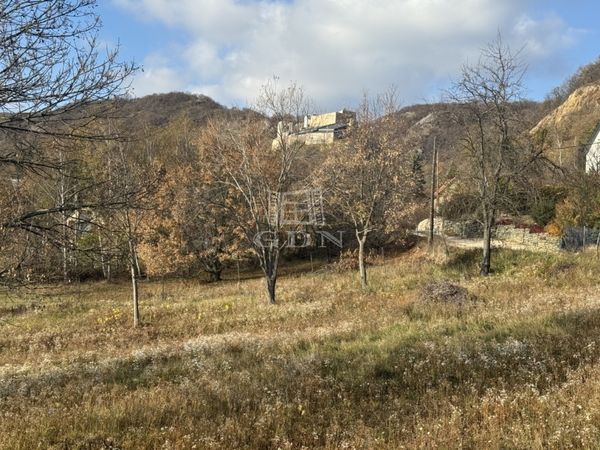 出卖 Csókakő 土地