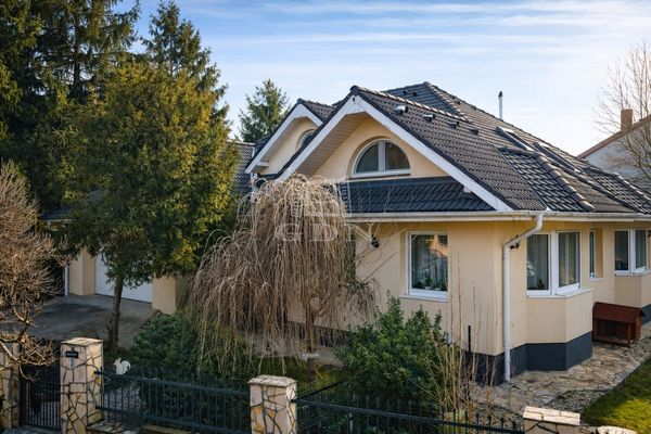 Eladó Székesfehérvár Családi ház