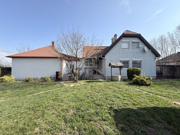 Eladó Székesfehérvár Családi ház