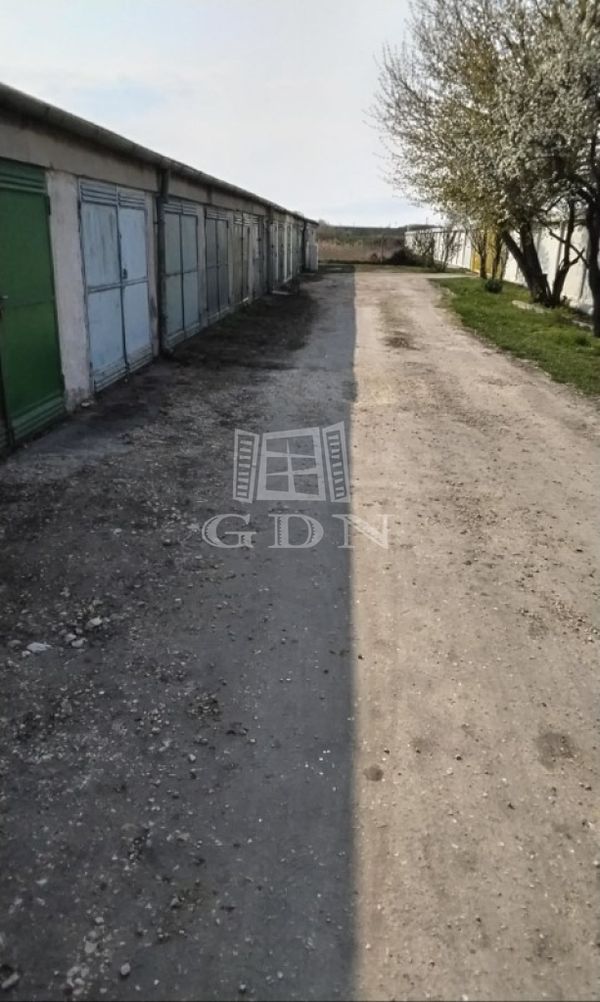 Eladó Székesfehérvár Garázs