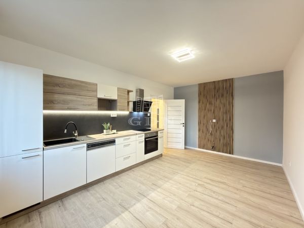 出卖 Székesfehérvár 公寓房（非砖头）