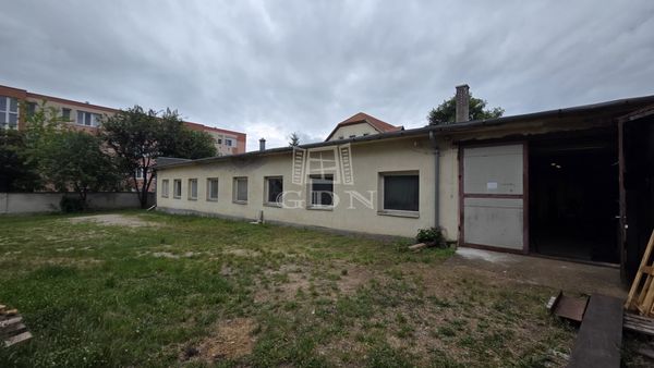 Vânzare Mór Depozit