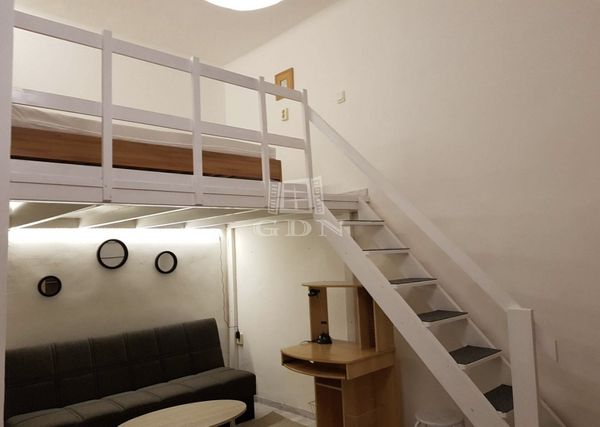 Eladó Budapest VI. kerület Lakás (téglaépítésű)