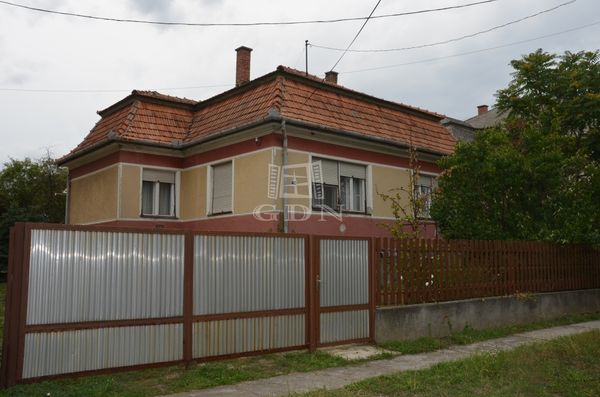 Eladó Boldog Családi ház