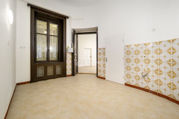 Eladó Budapest VIII. kerület Lakás (téglaépítésű)