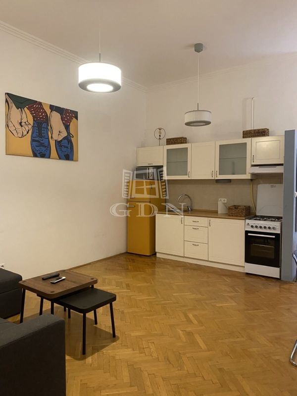 Eladó Budapest VII. kerület Lakás (téglaépítésű)