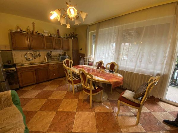 出卖 Budapest XV. kerület 双面别墅