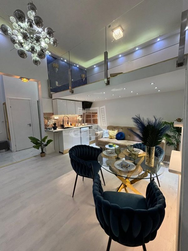 Eladó Budapest VI. kerület Lakás (téglaépítésű)