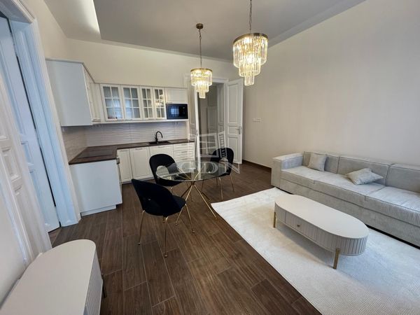 Eladó Budapest VII. kerület Lakás (téglaépítésű)