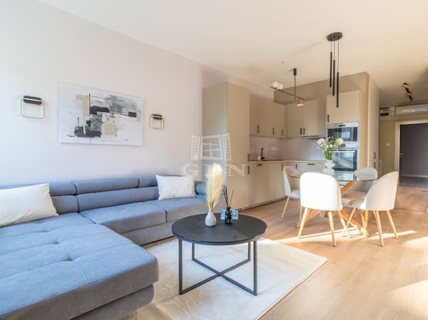 Eladó Budapest II. kerület Lakás (téglaépítésű)