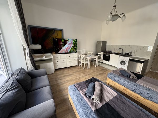 Eladó Budapest VII. kerület Lakás (téglaépítésű)