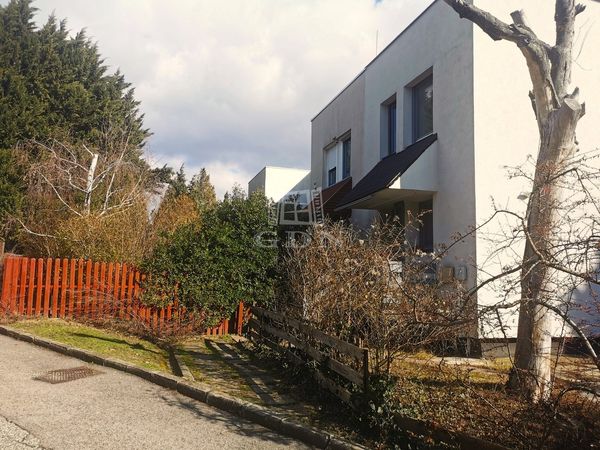 Eladó Budapest XII. kerület Sorház