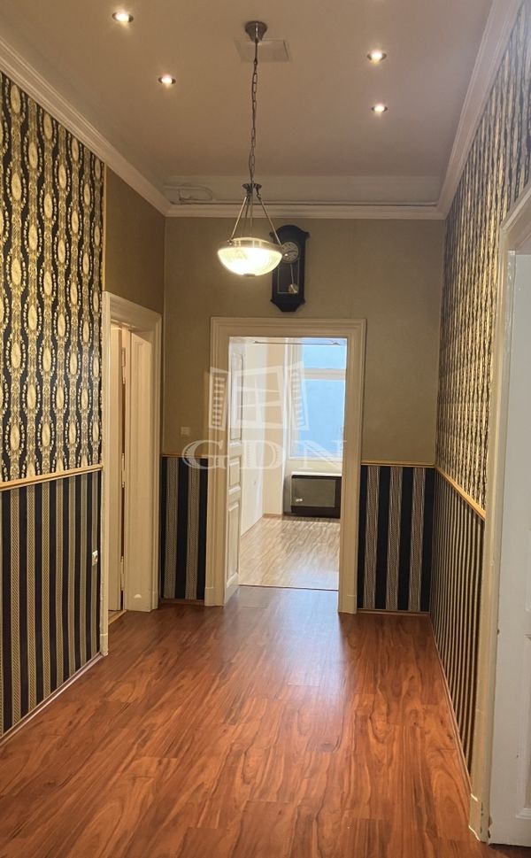 Eladó Budapest VI. kerület Lakás