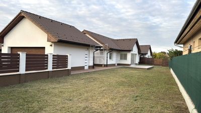 Albertirsa Doppelhaus - 118.000.000 HUF