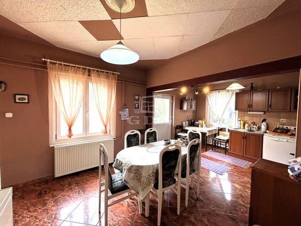 Eladó Úri Családi ház