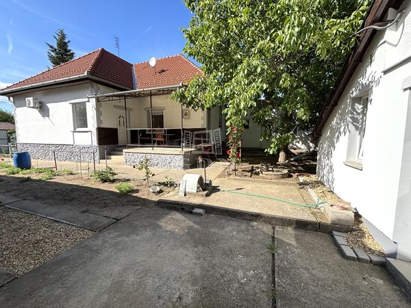Eladó Üllő Családi ház