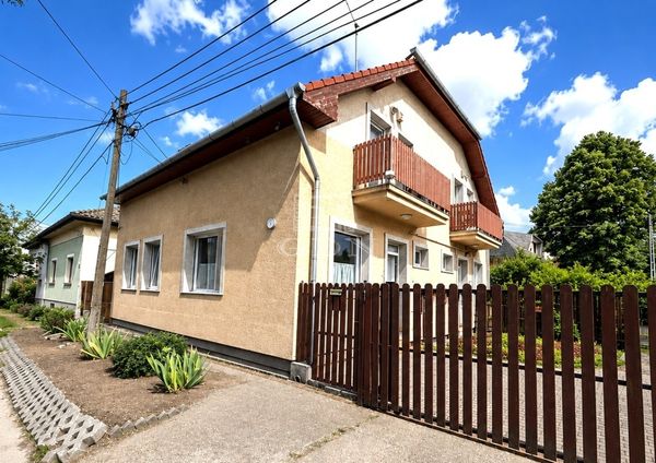 Eladó Budapest XVIII. kerület Ikerház