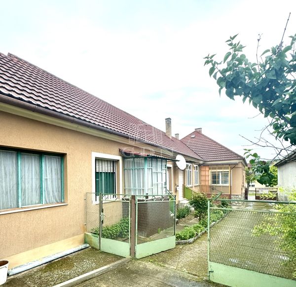 出卖 Palotabozsok 家庭别墅