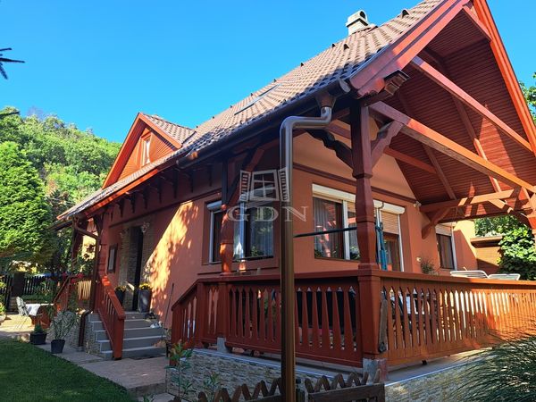 Eladó Balatonkenese Családi ház