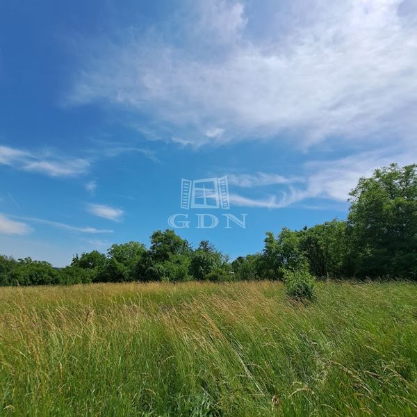 Eladó Balatonkenese Telek