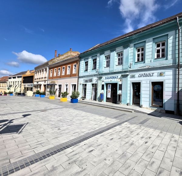 出卖 Veszprém 商业用 - 店铺