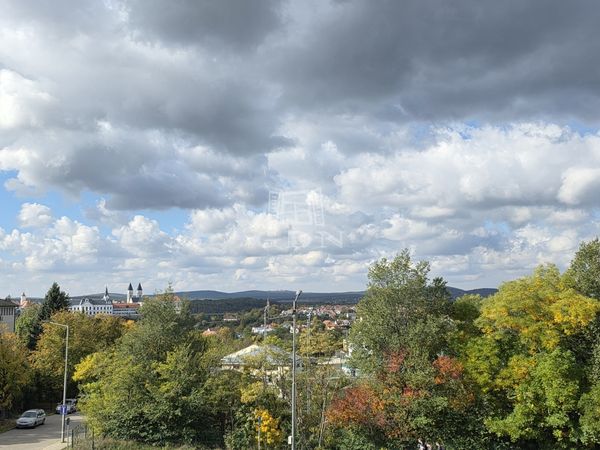 Eladó Veszprém Lakás (téglaépítésű)