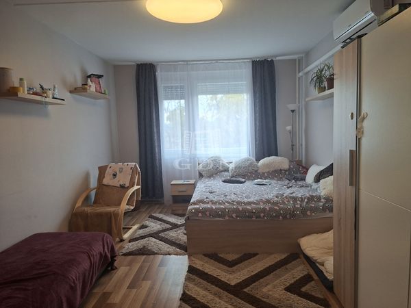 Eladó Veszprém Lakás (panel)