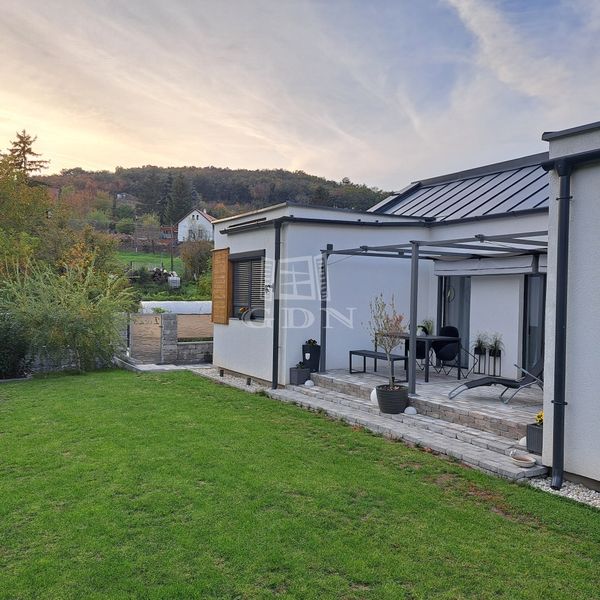 Eladó Alsóörs Családi ház