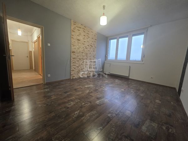 Eladó Pétfürdő Lakás (téglaépítésű)